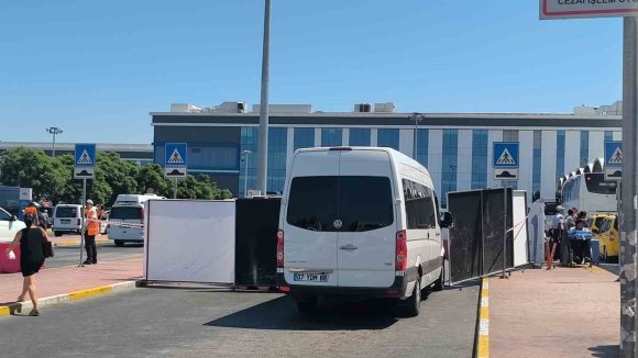 EMEKLİ POLİS KIZ ARKADAŞINI TABANCAYLA VURARAK ÖLDÜRDÜ