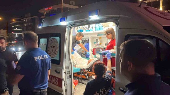 ALANYA’DA ÇATIYA ÇIKAN ADAMI POLİS İKNA ETTİ