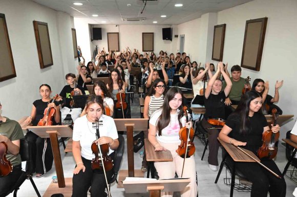 KEMER’DE 30 AĞUSTOS ZAFER BAYRAMI HAZIRLIKLARI SÜRÜYOR