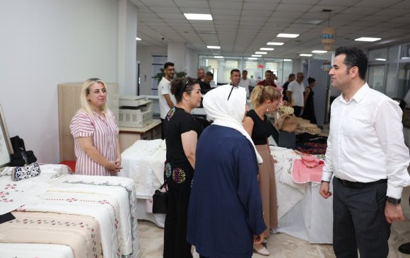AKDENİZ’DE ’EMEKTEN SAHNEYE’ YILSONU SERGİSİ