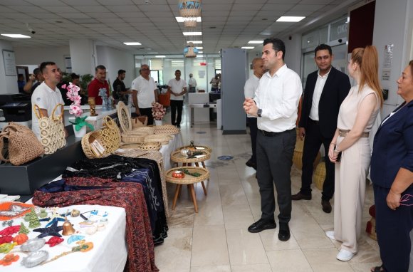 AKDENİZ’DE ’EMEKTEN SAHNEYE’ YILSONU SERGİSİ
