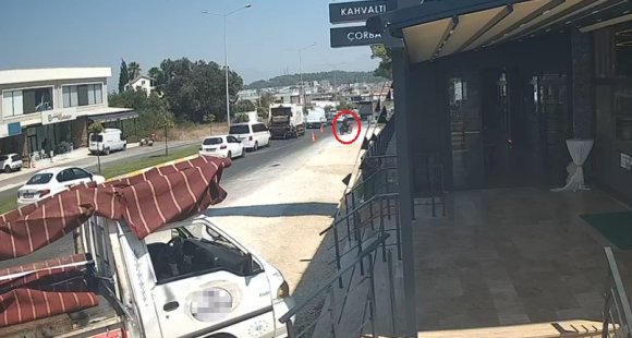 TRAFİK UYGULAMASINI GÖRÜNCE MOTOSİKLETİNİ ORMANLIK ALANA BIRAKIP KAÇTI, CEZADAN KAÇAMADI