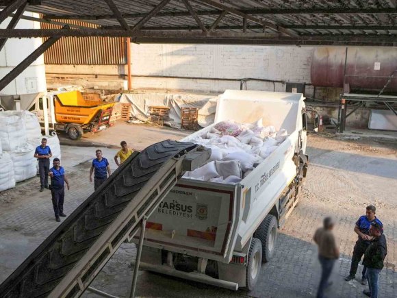UN FABRİKASINDA ŞOKE EDEN GÖRÜNTÜ: 30 TON BÖCEKLENMİŞ BOZUK UN ELE GEÇİRİLDİ