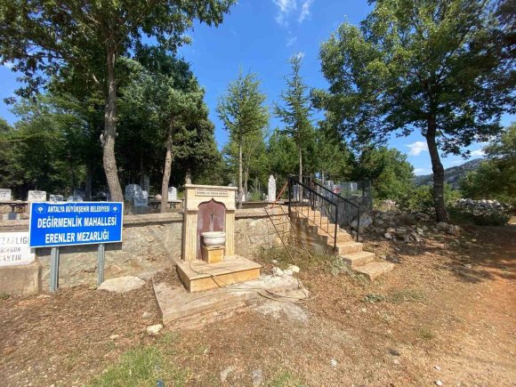 BÜYÜKŞEHİR’DEN AKSEKİ MEZARLIKLARINDA KAPSAMLI ÇALIŞMA