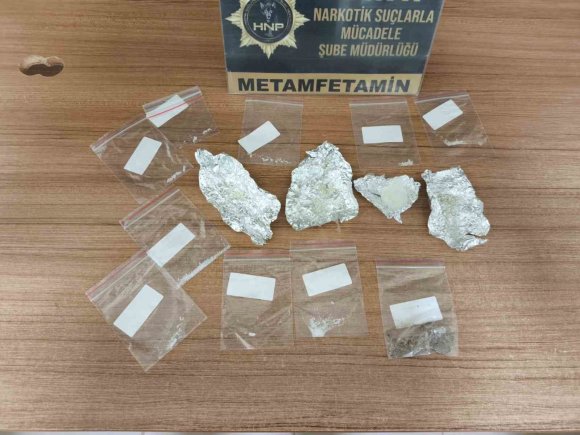 KIRIKHAN’DA UYUŞTURUCU OPERASYONUNDA 2 ŞÜPHELİ TUTUKLANDI