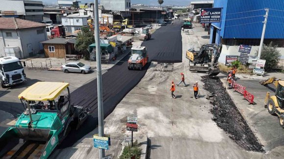 MERSİN’DE SANAYİ SİTESİNİN 20 YILLIK YOLLARI YENİLENDİ