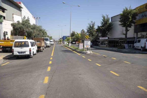 MERSİN’DE SANAYİ SİTESİNİN 20 YILLIK YOLLARI YENİLENDİ