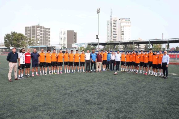 AKDENİZ BELEDİYE SPOR YENİ SEZON ÖNCESİ MORAL DEPOLADI