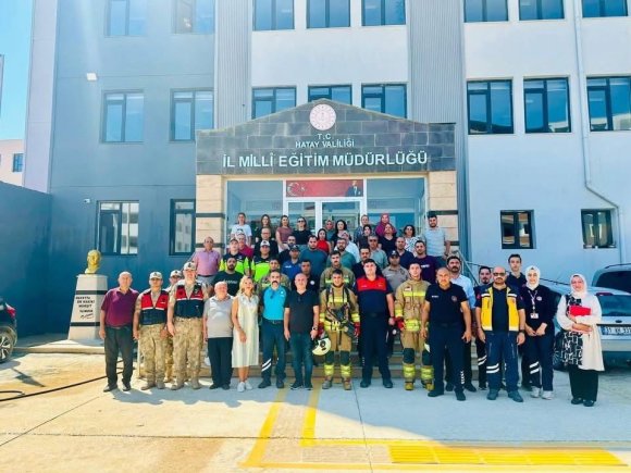 HATAY İL MİLLİ EĞİTİM MÜDÜRLÜĞÜ’NDE YANGIN EĞİTİMİ VE TATBİKAT DÜZENLENDİ