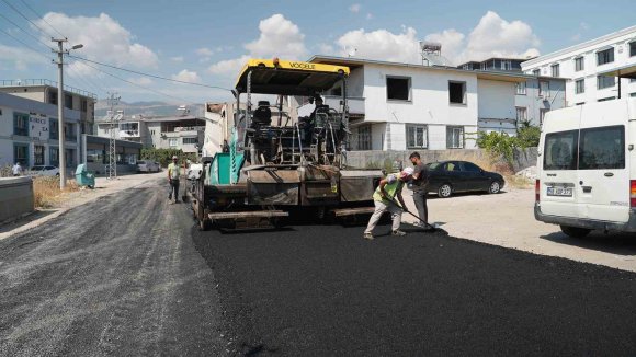 KAHRAMANMARAŞ’TA 26 NOKTADA ASFALT MESAİSİ