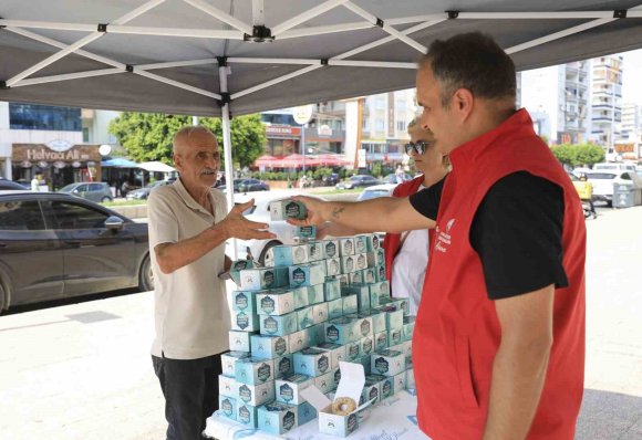 MERSİN’DE MEVLİT KANDİLİNDE 15 BİN KANDİL SİMİDİ DAĞITILDI