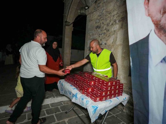 TARSUS’TA 16 CAMİDE KANDİL SİMİDİ İKRAM EDİLDİ