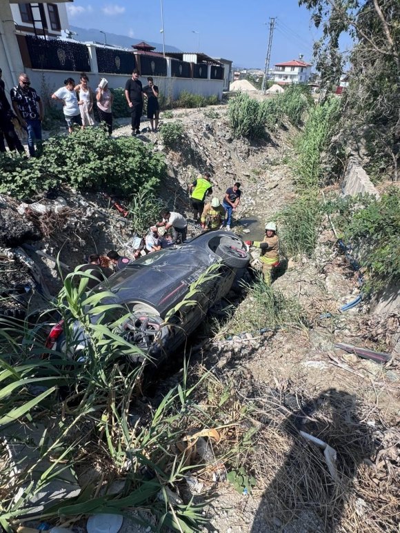 SAMANDAĞ’DA TRAFİK KAZASI: 2 YARALI