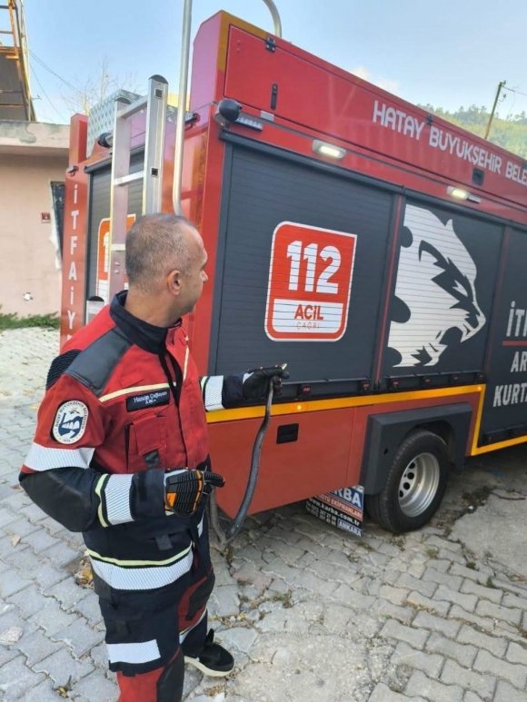 HATAY’DA YERLEŞİM YERLERİNDE GÖRÜLEN YILANLAR DOĞAL YAŞAM ALANINA BIRAKILDI