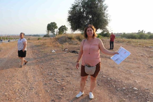 ÜNİVERSİTE YILLARCA ARAZİYİ İŞGAL ETTİ, BELEDİYE İSTİMLAK ETMEDEN BULVAR GEÇİRDİ, ŞİMDİ DE BAŞKASI KARPUZ EKTİ