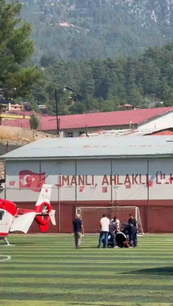 KALP KRİZİ GEÇİREN VATANDAŞ HELİKOPTER AMBULANSLA HASTANEYE KALDIRILDI