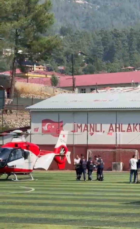 KALP KRİZİ GEÇİREN VATANDAŞ HELİKOPTER AMBULANSLA HASTANEYE KALDIRILDI
