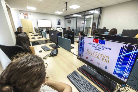 MERSİN’DE GENÇLERE ÜCRETSİZ YAZILIM EĞİTİMİ