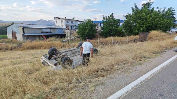 YALVAÇ’TA OTOMOBİL ŞARAMPOLE DEVRİLDİ: 1 YARALI