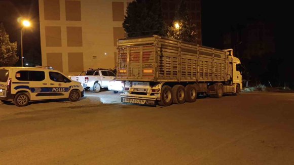 ADANA’DA BIÇAKLI KAVGA: 1 YARALI