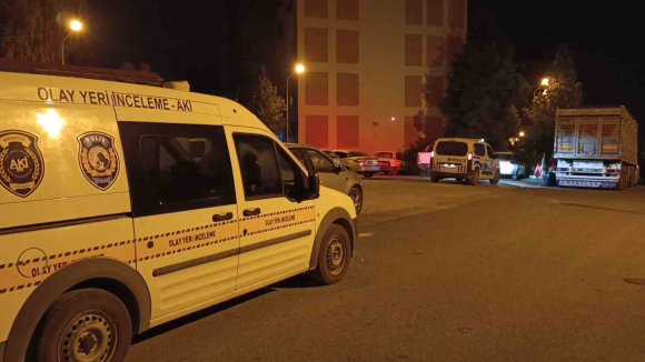 ADANA’DA BIÇAKLI KAVGA: 1 YARALI
