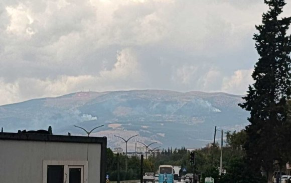 KAHRAMANMARAŞ’TA AHIR DAĞI’NA YILDIRIM DÜŞMESİ SONUCU ORMAN YANGINI ÇIKTI