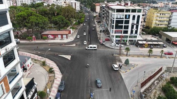 DÖRTYOL’DA ASFALT SEFERBERLİĞİ HIZ KESMEDEN SÜRÜYOR