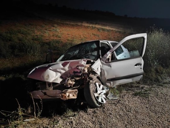 ISPARTA’DA İKİ OTOMOBİL ÇARPIŞTI: 3 YARALI