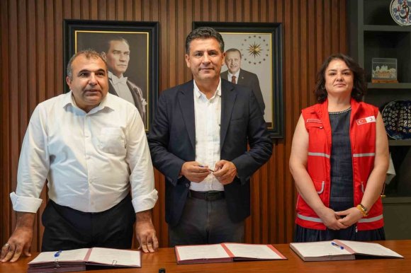 KOZAN’DA 500 ÖĞRENCİYE KIRTASİYE VE OKUL KIYAFETİ DESTEĞİ