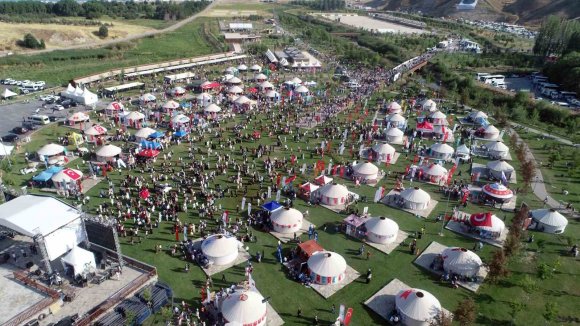 KAHRAMANMARAŞ’IN KÜLTÜREL ZENGİNLİKLERİ AHLAT’TA DÜNYAYA TANITILDI