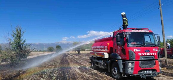 BURDUR’DA TARIM ARAZİSİ YANGINDA KÜLE DÖNDÜ