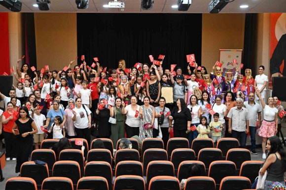 MERSİN’DE ÇOCUKLARDAN 30 AĞUSTOS’TA COŞKULU KUTLAMA