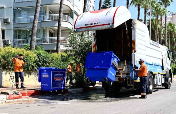 MURATPAŞA’DA ÇÖP KONTEYNERLERİNDE HİJYEN MESAİSİ