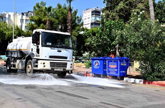 MURATPAŞA’DA ÇÖP KONTEYNERLERİNDE HİJYEN MESAİSİ
