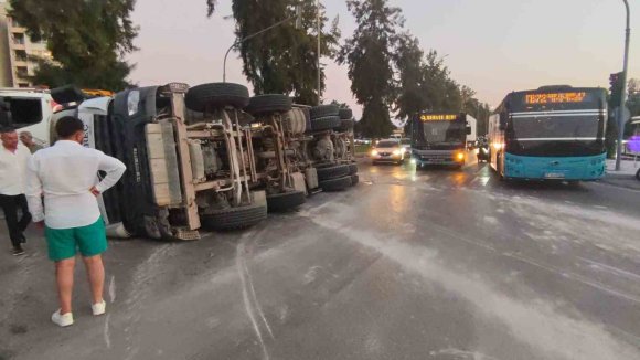 ANTALYA’DA BETON MİKSERİ DEVRİLDİ: 1 YARALI