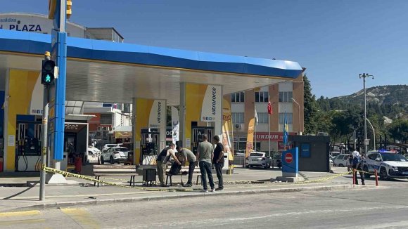 BURDUR’DA ŞÜPHELİ ÇANTA FÜNYE İLE PATLATILDI