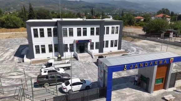 VALİ MASATLI, KUZUCULU JANDARMA KARAKOLUNDA İNCELEMELERDE BULUNDU