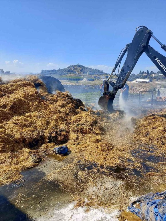 TARSUS’TA SAMAN BALYALARININ OLDUĞU ALANDA YANGIN