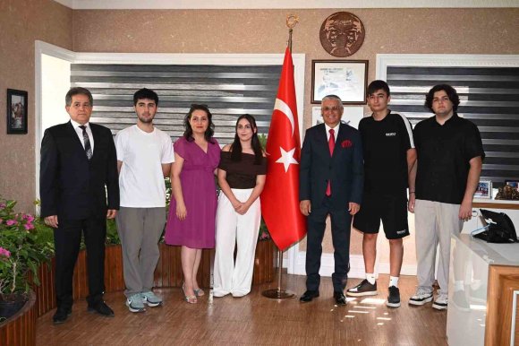 KEMER’DE ÜCRETSİZ EĞİTİMLE ÜNİVERSİTE BAŞARISI