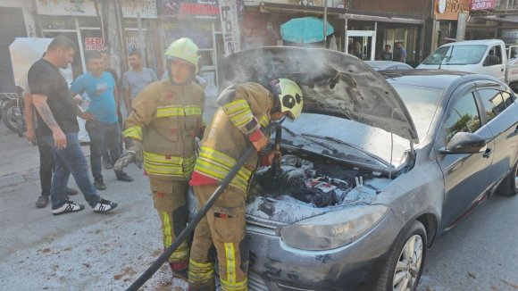 İSKENDERUN’DA OTOMOBİL ALEVLERE TESLİM OLDU
