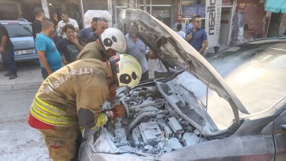İSKENDERUN’DA OTOMOBİL ALEVLERE TESLİM OLDU
