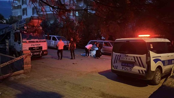 ÖNCE KARISINI ÖLDÜRDÜ, ARDINDAN İNTİHAR ETTİ