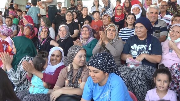 MERSİN’DEKİ FUTBOL TURNUVASI FİNALİNİ BİNLERCE TARAFTAR İZLEDİ