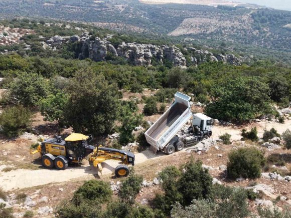 TARSUS’UN KIRSAL MAHALLELERİNDE ULAŞIM İÇİN YOL MESAİSİ