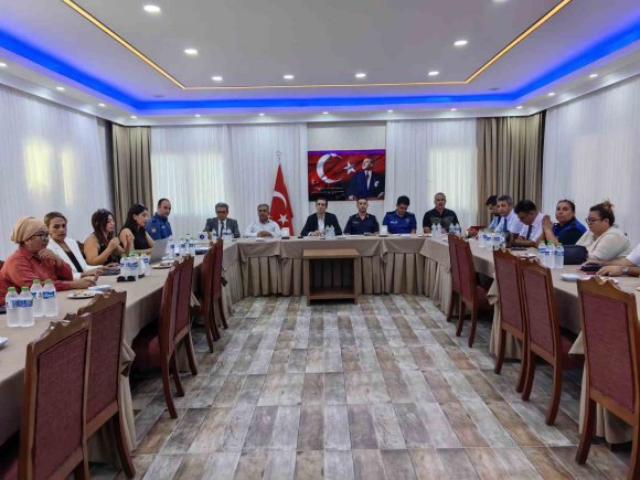 BOZYAZI’DA OKUL GÜVENLİK TEDBİRLERİ DEĞERLENDİRİLDİ