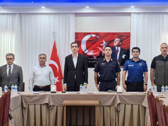 BOZYAZI’DA OKUL GÜVENLİK TEDBİRLERİ DEĞERLENDİRİLDİ