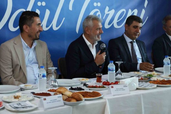 HATAY’IN BAŞARILI GENÇLERİ ÖDÜLLERİNİ BAŞKAN ÖNTÜRK’TEN ALDI