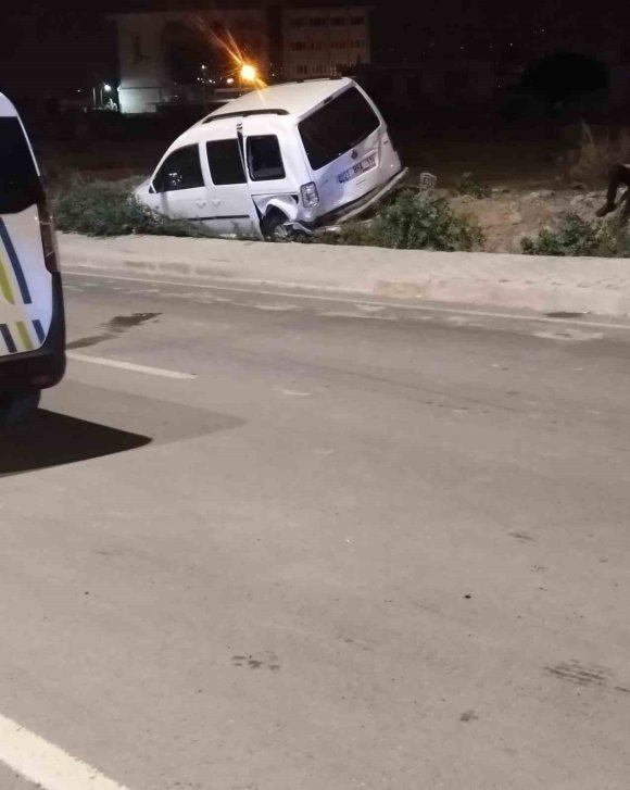 OSMANİYE’DE İKİ ARAÇ ÇARPIŞTI: 3 YARALI
