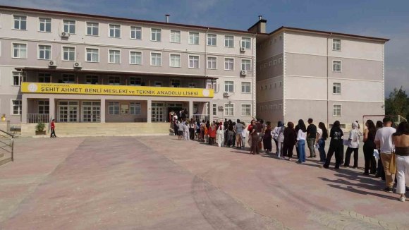 HATAY’DA ADAYLARIN KPSS MARATONU BAŞLADI