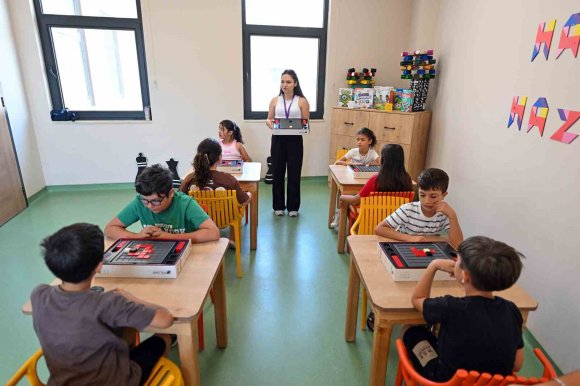 SİLİFKE SOSYAL YAŞAM MERKEZİ, HER YAŞTAN VATANDAŞA HİZMET VERİYOR
